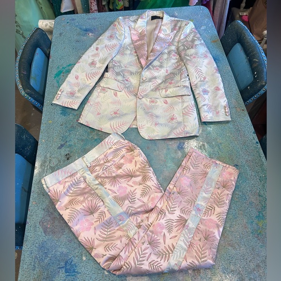 Pastel Botanical Suit - Picture 3 of 16